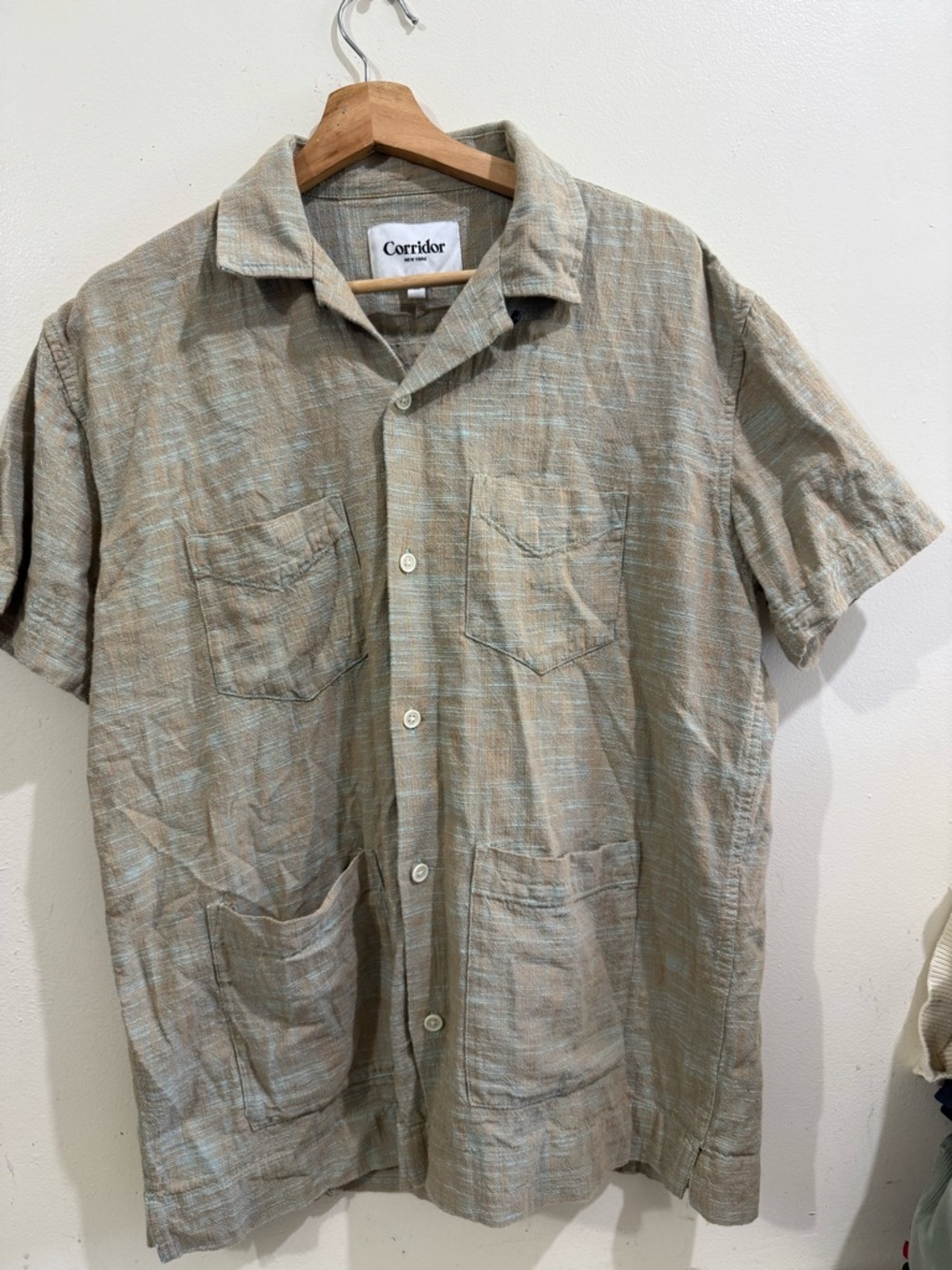 Corridor Two-Tone Short-Sleeve Button-Down Shirt in Beige and Light Aqua
